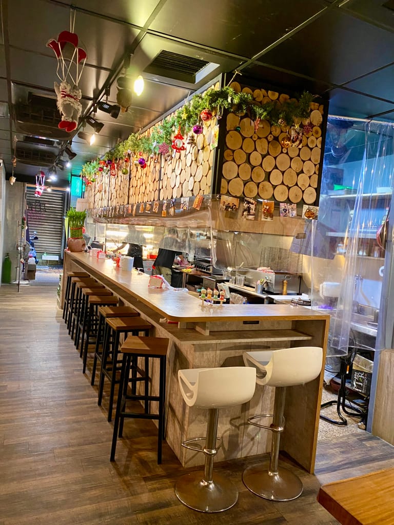 《基隆美食》微醺串燒站｜居酒屋｜一吃就成主顧｜獨特醬汁｜海鮮超新鮮｜隱藏在基隆夜市巷弄裡的平價美食～