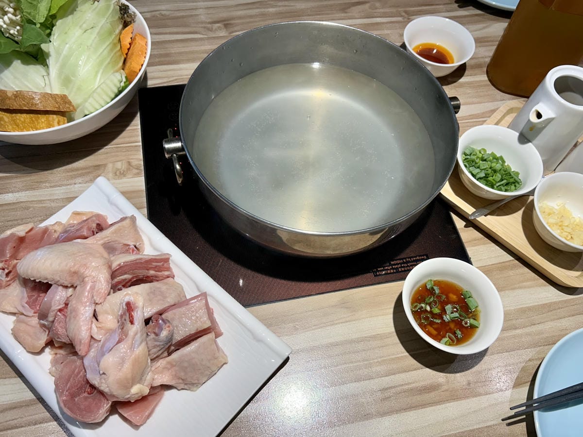 《 台北中山區美食 》汆食 作伙鍋|室內親子遊戲室|多種特色 《 台北中山區美食 》汆食 作伙鍋|室內親子遊戲室|多種特色