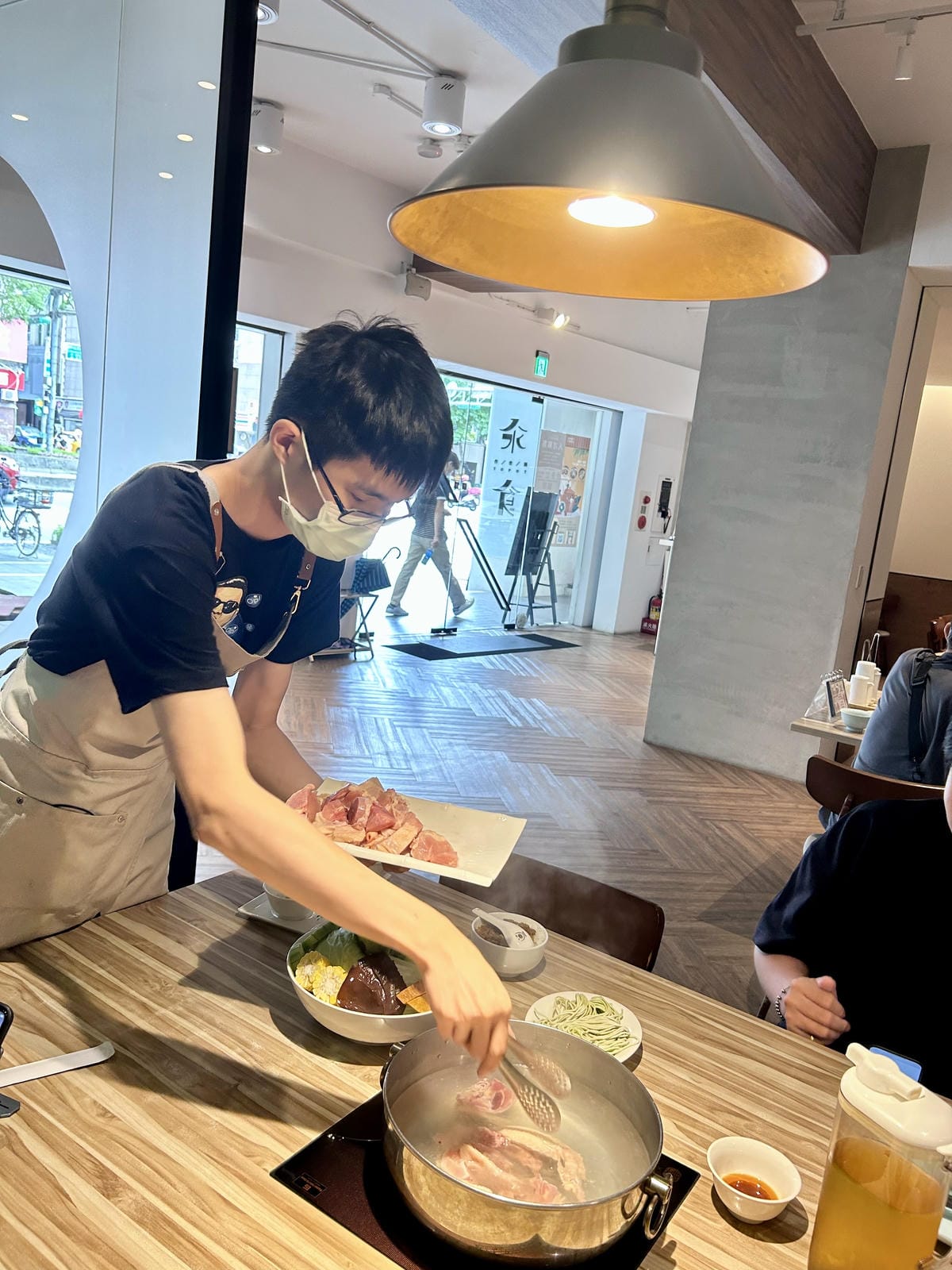 《 台北中山區美食 》汆食 作伙鍋|室內親子遊戲室|多種特色 《 台北中山區美食 》汆食 作伙鍋|室內親子遊戲室|多種特色