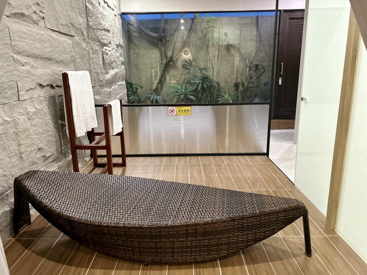 《 南投親子住宿 》雅薇漫旅行館-凱御旅店｜超大獨立車庫，還