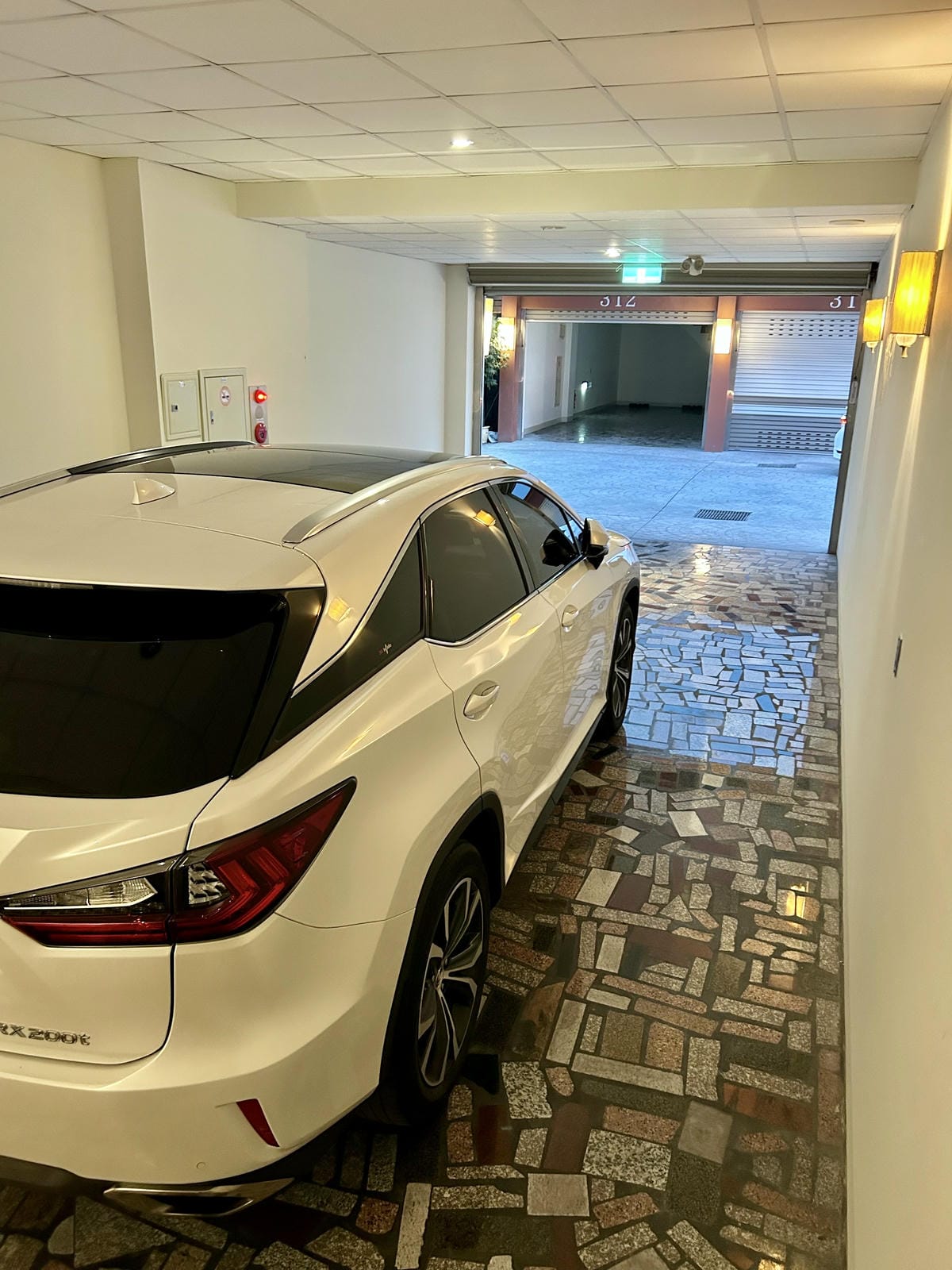 《 南投親子住宿 》雅薇漫旅行館-凱御旅店｜超大獨立車庫，還