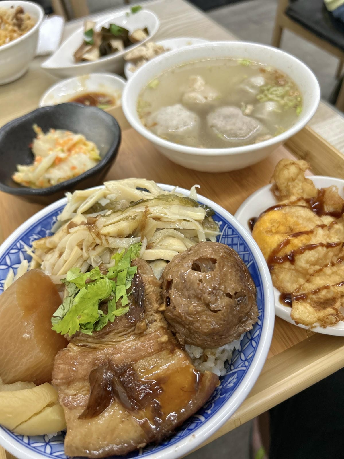 《 宜蘭頭城民宿 》你會一直想要住在這｜房間超大，還有冷、熱