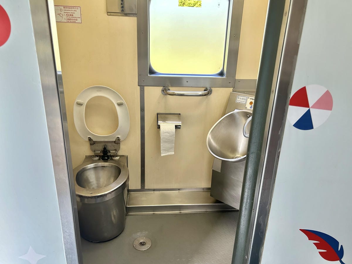 《 台灣親子旅行 》迪士尼列車-環島之星夢想號｜暑期還有小小
