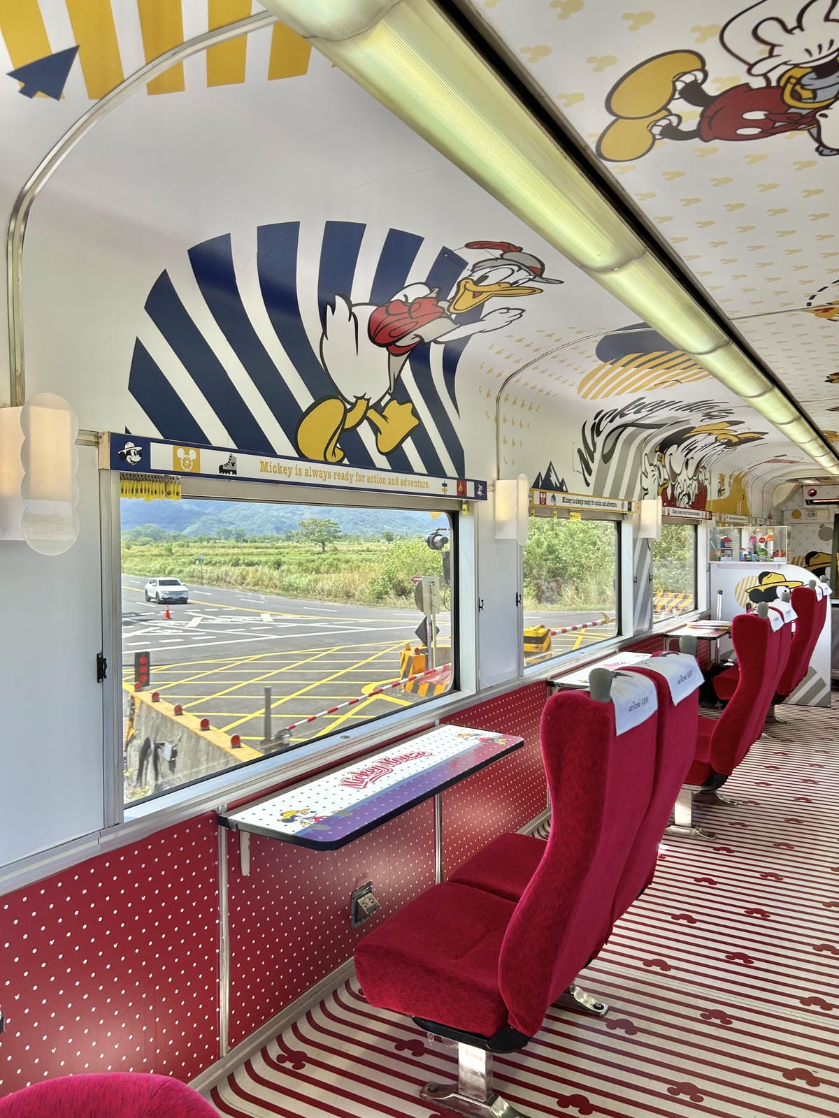 《 台灣親子旅行 》迪士尼列車-環島之星夢想號｜暑期還有小小