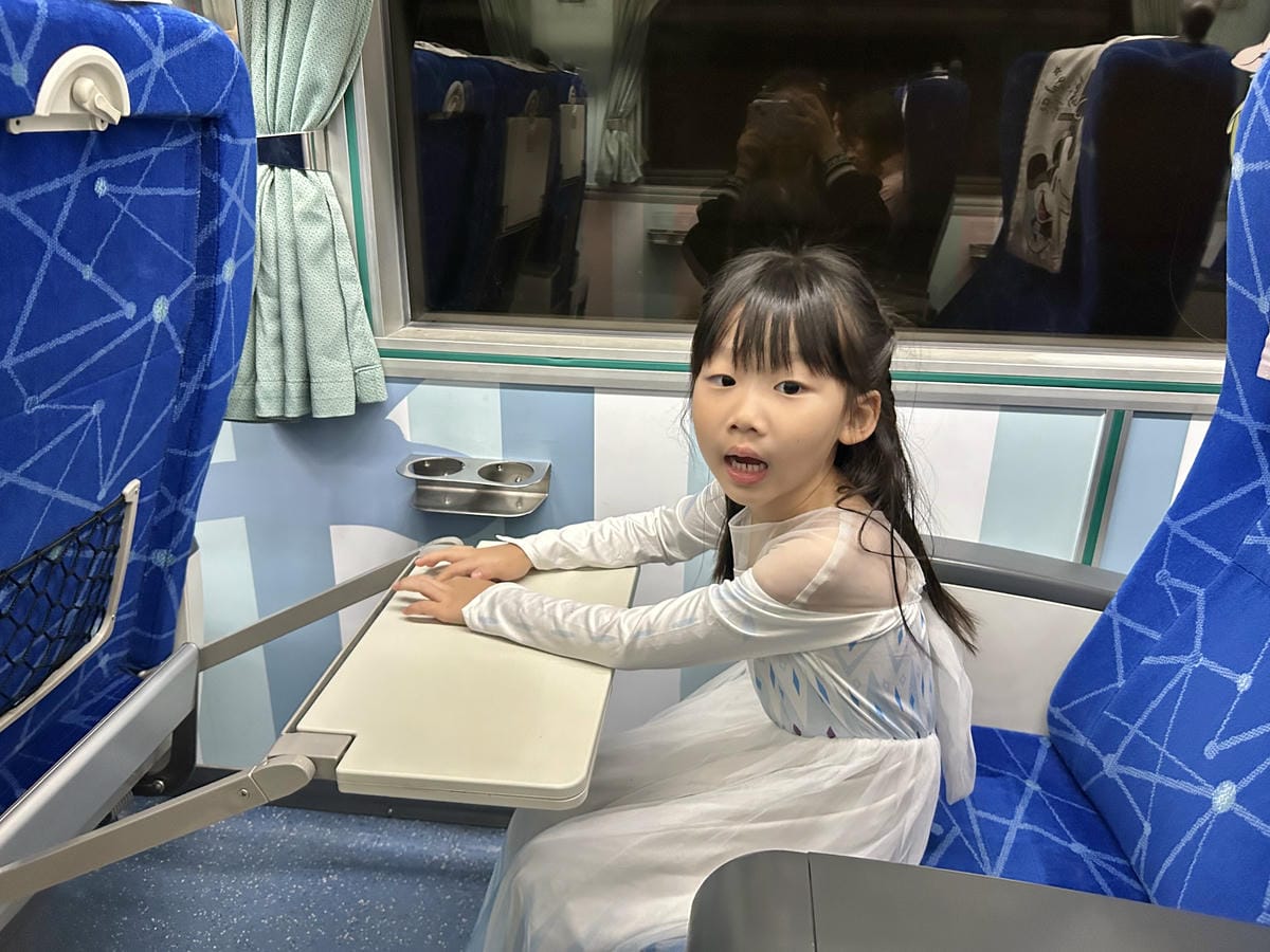 《 台灣親子旅行 》迪士尼列車-環島之星夢想號｜暑期還有小小