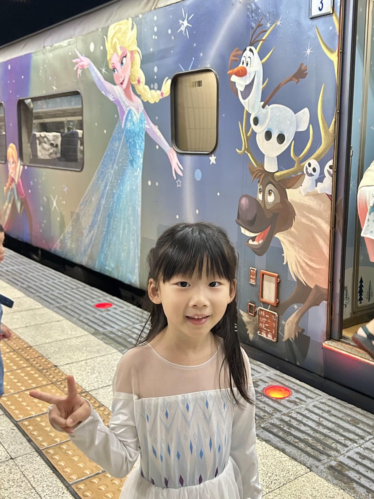 《 台灣親子旅行 》迪士尼列車-環島之星夢想號｜暑期還有小小