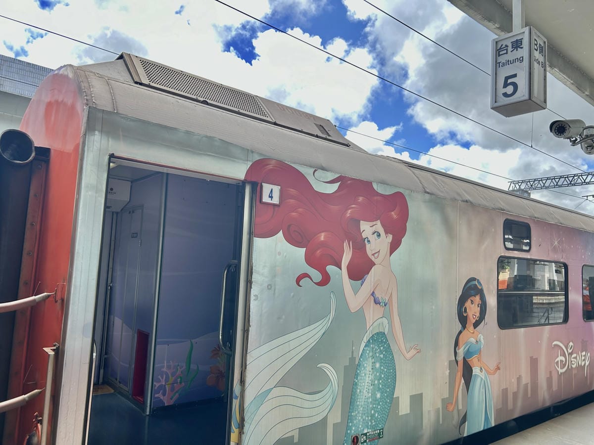 《 台灣親子旅行 》迪士尼列車-環島之星夢想號｜暑期還有小小