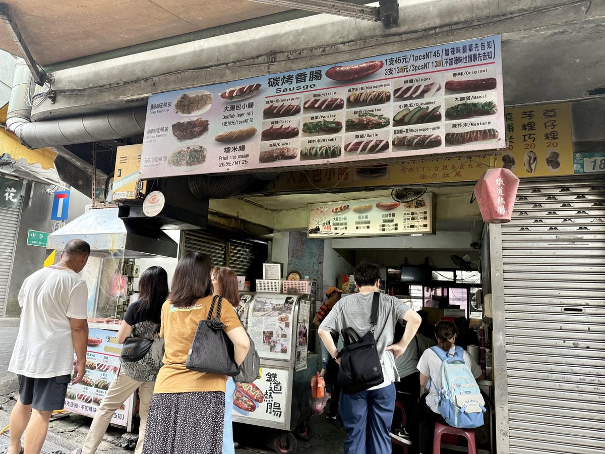 《 台灣親子旅行 》平溪老街一日遊｜微笑平溪敲鐘祈福趣｜做手