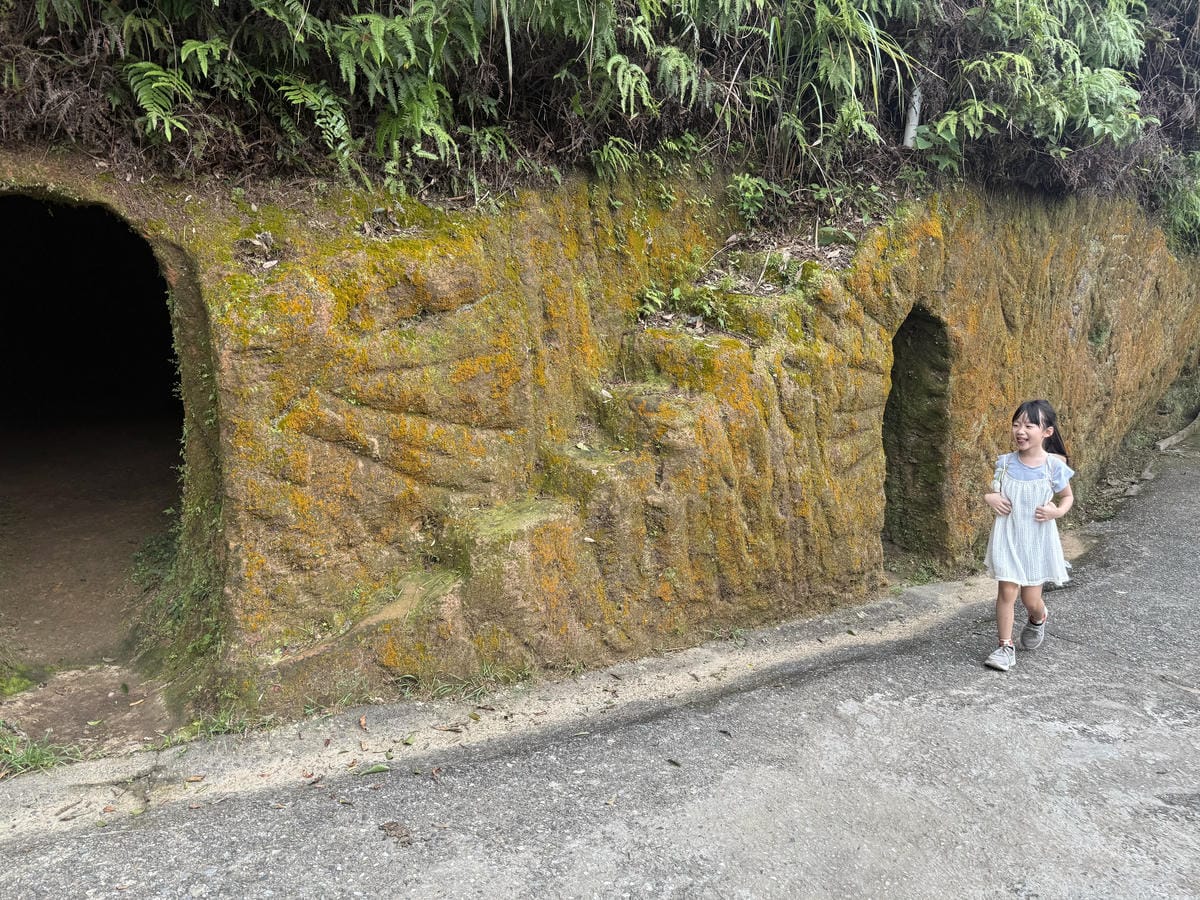 《 台灣親子旅行 》平溪老街一日遊｜微笑平溪敲鐘祈福趣｜做手