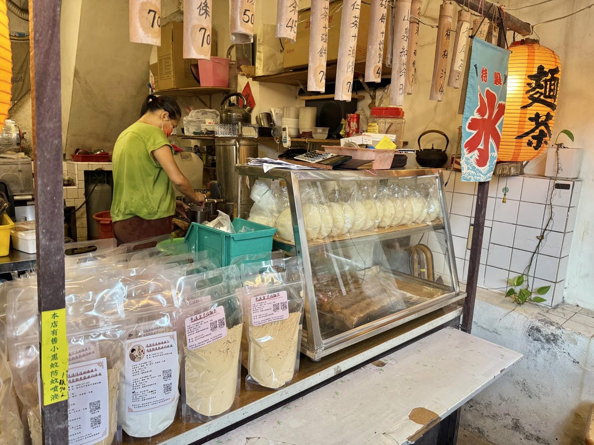 《 台灣親子旅行 》平溪老街一日遊｜微笑平溪敲鐘祈福趣｜做手