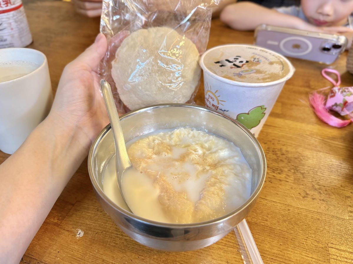 《 台灣親子旅行 》平溪老街一日遊｜微笑平溪敲鐘祈福趣｜做手