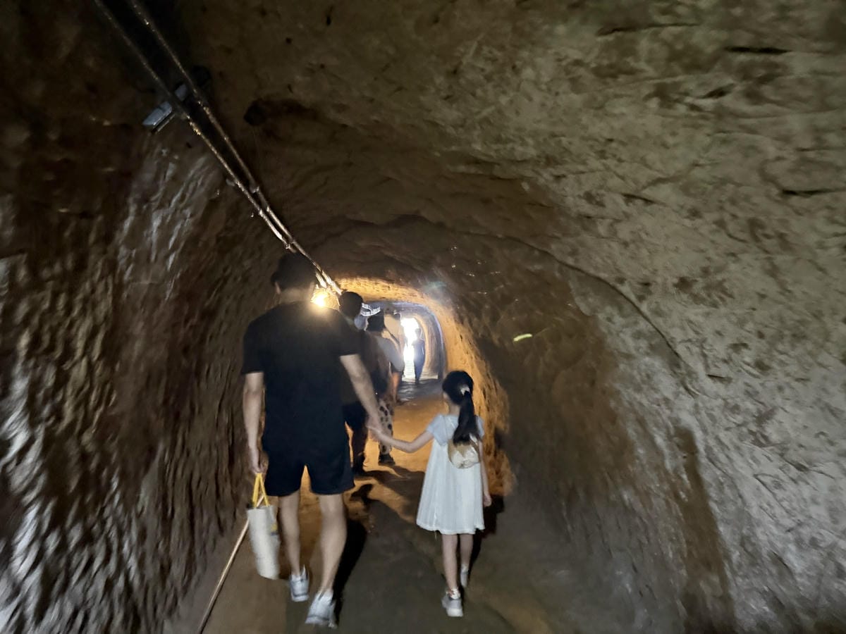 《 台灣親子旅行 》平溪老街一日遊｜微笑平溪敲鐘祈福趣｜做手